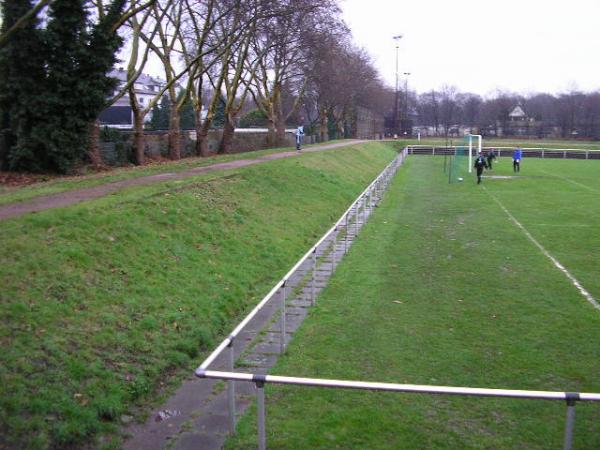 Bezirkssportanlage Düsseldorfer Straße - Duisburg-Wanheimerort