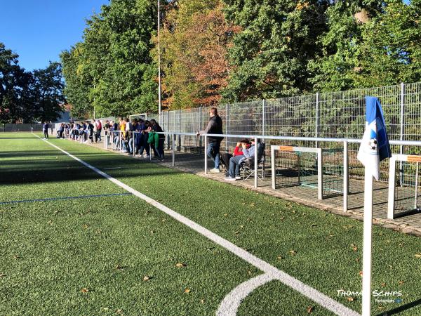 Stadion in der Schelmenhecke Nebenplatz - Hatzenbühl 