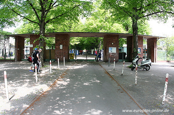 Friedrich-Ebert-Stadion - Berlin-Tempelhof