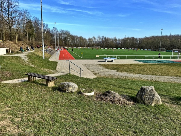 Sportplatz im Felde - Nieheim-Eversen