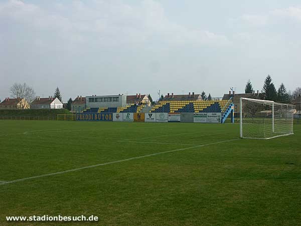 Perutz-stadion - Pápa