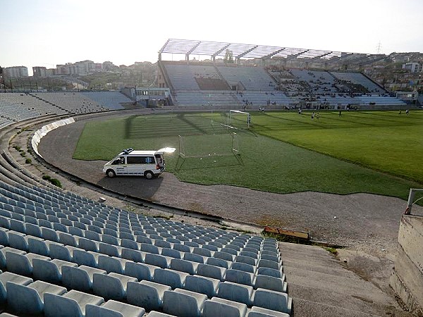 Stadiumi Fadil Vokrri - Prishtinë (Pristina)