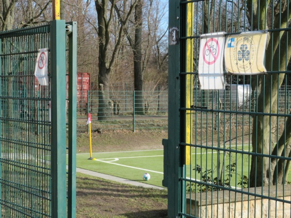 Volksparkstadion Nebenplatz 3 - Berlin-Mariendorf