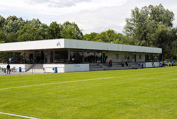 Ehemaliger Zustand: Clubheim abgebrannt