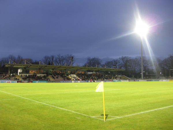 Stadion am Brentanobad - Frankfurt/Main-Rödelheim