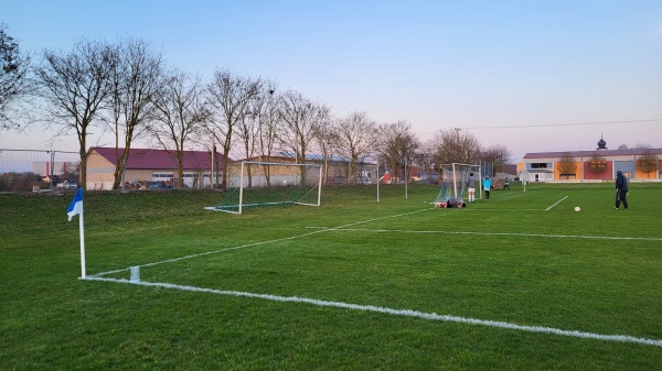 Falkenberg-Arena Nebenplatz - Donnersdorf