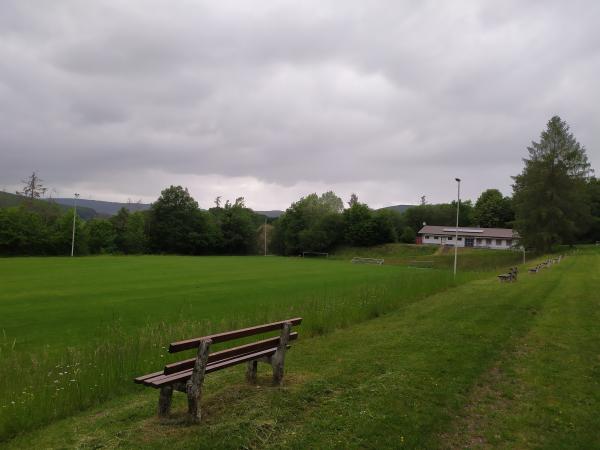 Sportplatz am Waldrand - Löhnberg-Obershausen