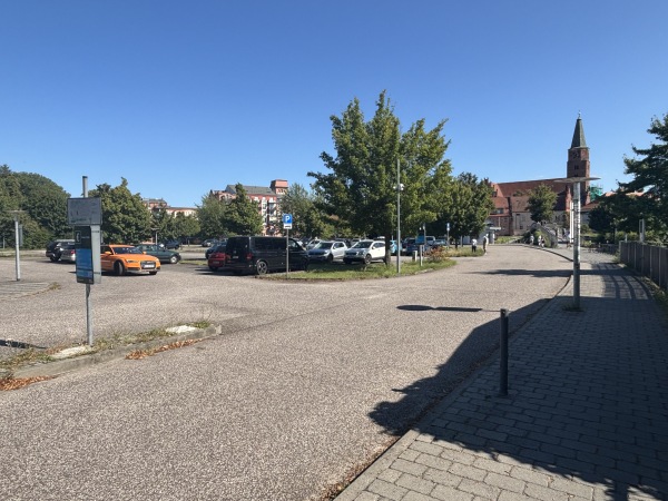 Rot-Weiß-Sportplatz Grillendamm - Brandenburg/Havel