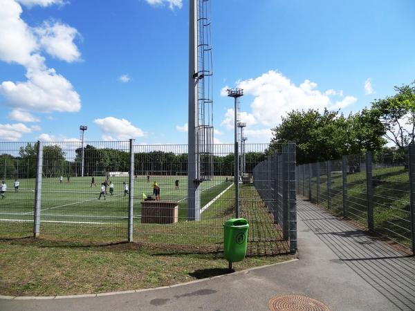 Stadion im Bildungszentrum Nebenplatz 2 - Halle/Saale-Neustadt