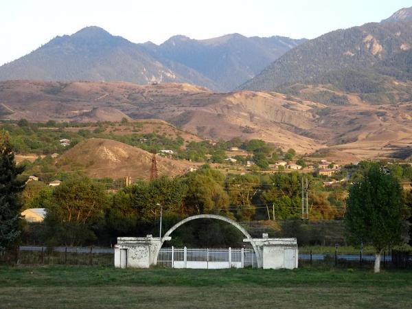 Atskuris Tsentraluri Stadioni - Atskuri