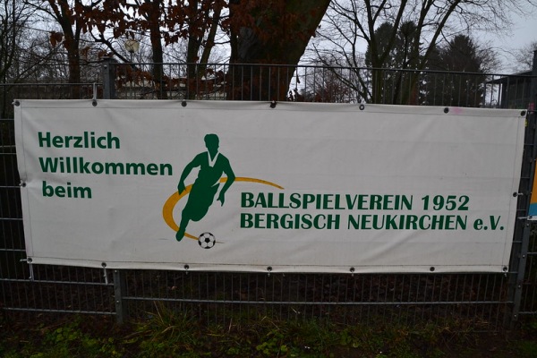 Sportplatz Wuppertalstraße - Leverkusen-Bergisch Neukirchen
