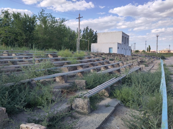 Lokomotiv stadioni - Qońirat