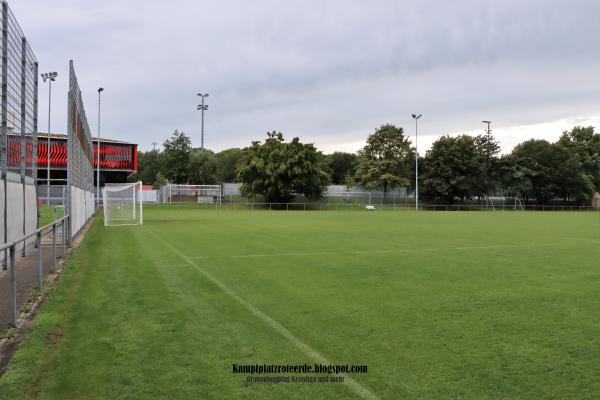 Bezirkssportanlage NeckarPark PSV-Stadion Nebenplatz - Stuttgart-Bad Cannstatt