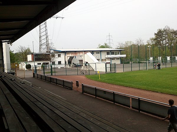 Hermann-Löns-Stadion - Paderborn-Schloß Neuhaus