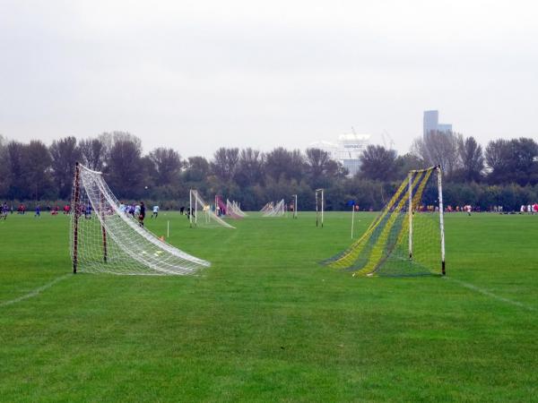 Hackney Marshes pitch N13 - Hackney Wick, Greater London