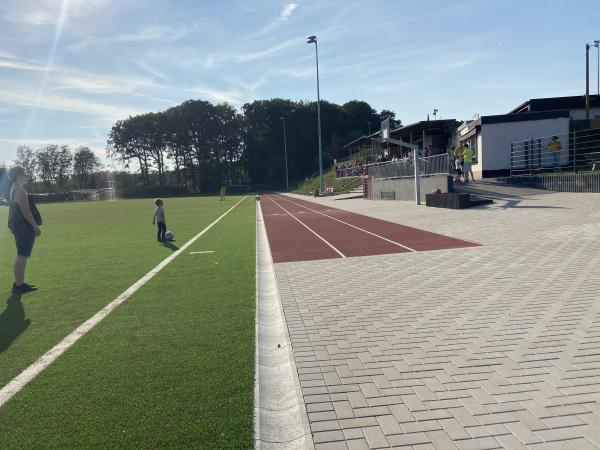 Karl-Kleine-Stadion am Hüsterner Berg - Ense-Höingen