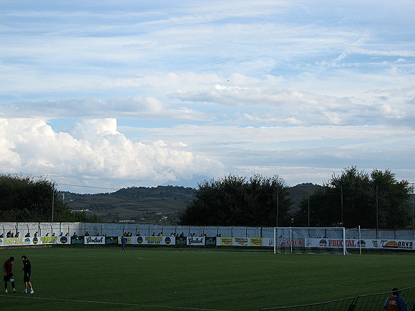 Stadiumi Shkumbin - Peqin