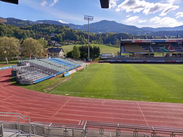 temporäre Zusatztribüne