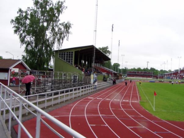 Haupttribüne vor dem Neubau 2014