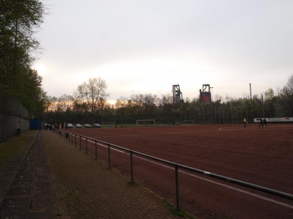 Sportplatz Am Beeckbach - Duisburg-Bruckhausen