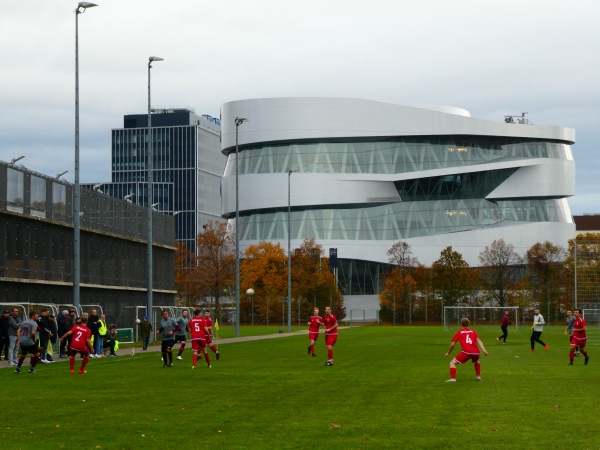 Bezirkssportanlage NeckarPark - Mercedesstraße Platz 2 - Stuttgart-Bad Cannstatt