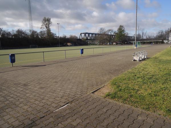 Sportplatz an der Kaiserbrücke - Wiesbaden-Amöneburg