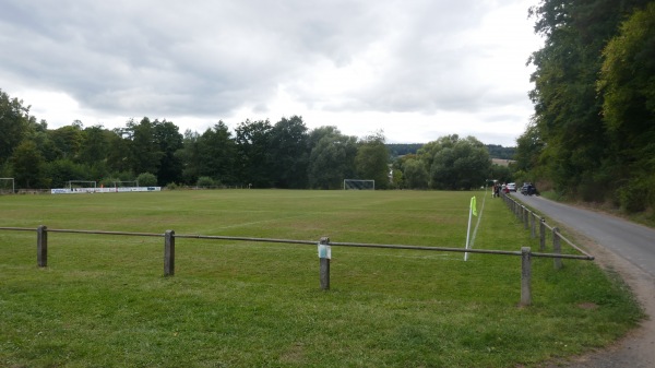 Sportplatz am Schwimmbad - Knüllwald-Rengshausen