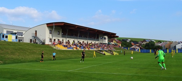 Stadion na Zelničkách - Strání