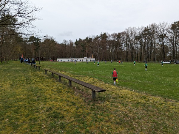 Sportplatz im Park - Kroppen