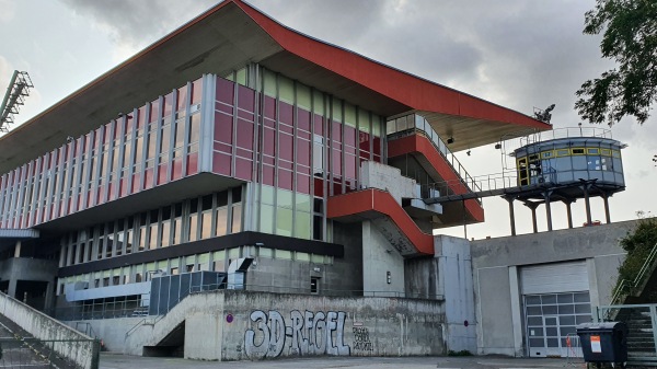 Friedrich-Ludwig-Jahn-Sportpark - Berlin-Prenzlauer Berg