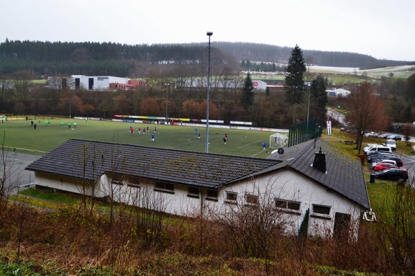 Sportplatz Hofwiese - Lennestadt-Kirchveischede