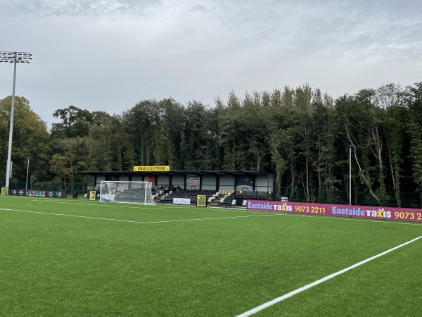 Diese Tribüne wurde vom alten Tillysburn Park mitgenommen 