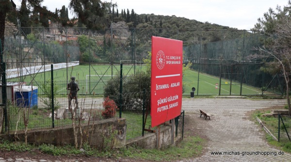Şükrü Gülesin Futbol Sahası - Adalar/İstanbul