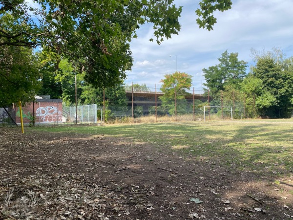 Städtischer Sportplatz Reutersbrunnenstraße - Nürnberg-Bärenschanze