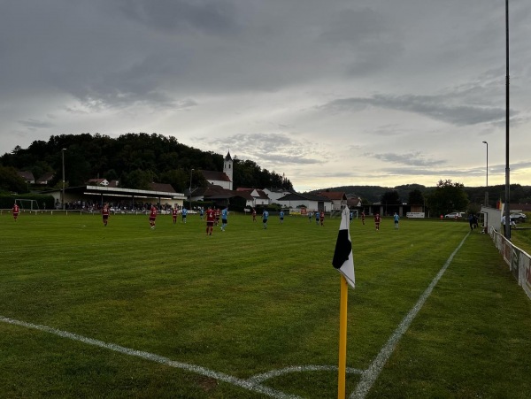Sportplatz Kukmirn - Kukmirn