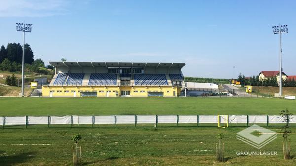 neue Haupttribüne + Flutlicht