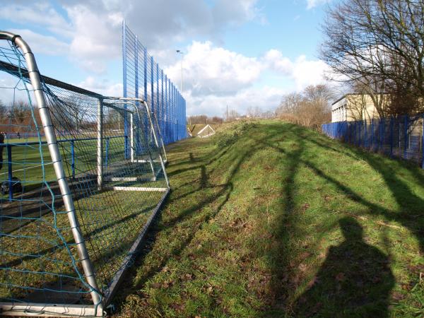 Bezirkssportanlage Westender Straße Kunstrasen II - Duisburg-Meiderich