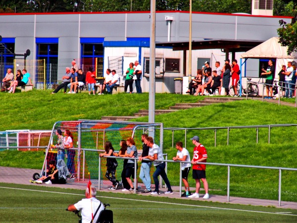 Volksparkstadion Nebenplatz 1 - Duisburg-Rheinhausen