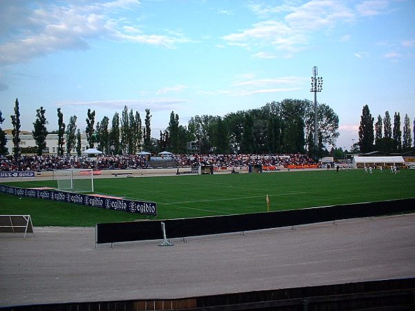 Wiener Neustädter Stadion - Wiener Neustadt