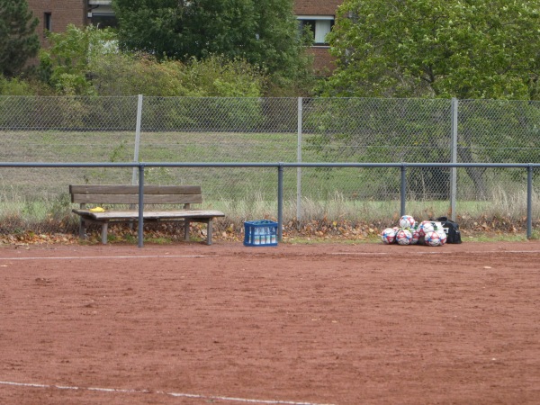 Sportplatz Am Damm - Köln-Weiß
