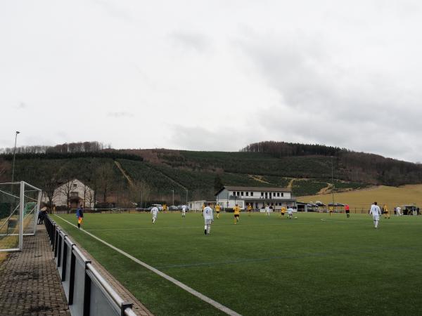 Sportplatz am Bergmer - Sundern/Sauerland-Stockum