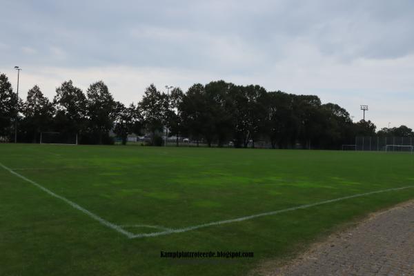 Bezirkssportanlage NeckarPark - Mercedesstraße Platz 4 - Stuttgart-Bad Cannstatt