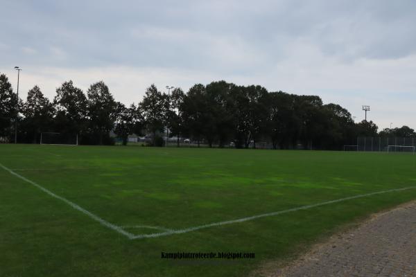 Bezirkssportanlage NeckarPark - Mercedesstraße Platz 3 - Stuttgart-Bad Cannstatt