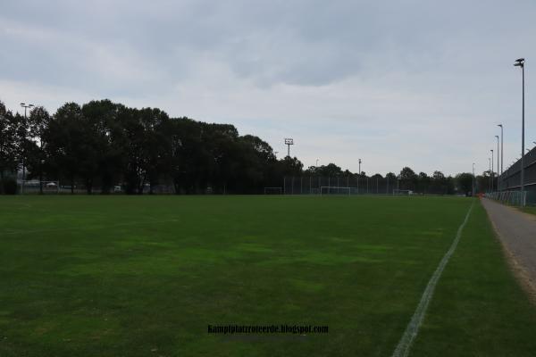 Bezirkssportanlage NeckarPark - Mercedesstraße Platz 4 - Stuttgart-Bad Cannstatt
