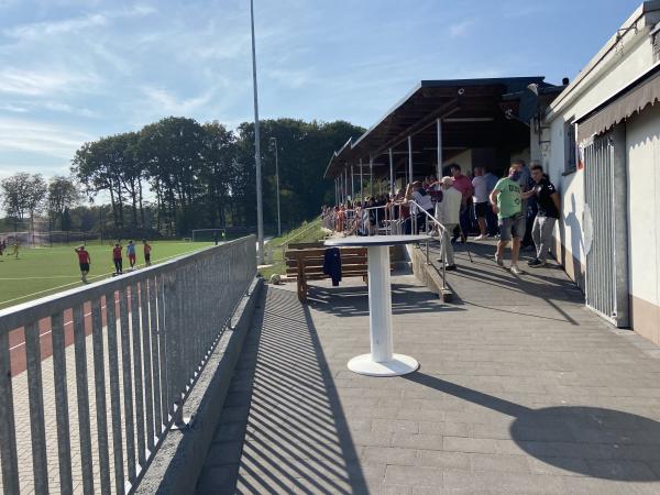 Karl-Kleine-Stadion am Hüsterner Berg - Ense-Höingen