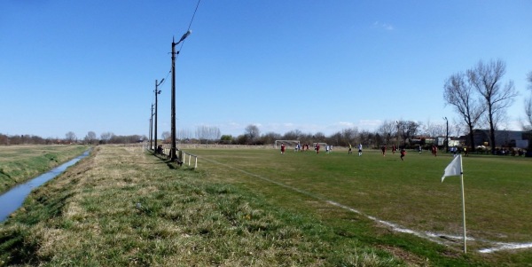 Péri focipálya - Pér