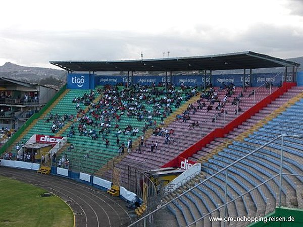 Estadio Nacional Chelato Uclés - Tegucigalpa