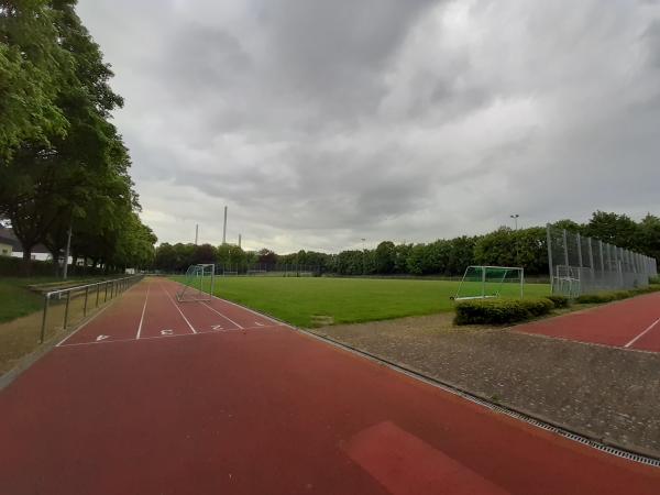 Sportplatz an der B10 - Deizisau