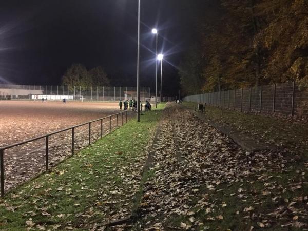 Sportplatz an der Autobahn - Köln-Rodenkirchen