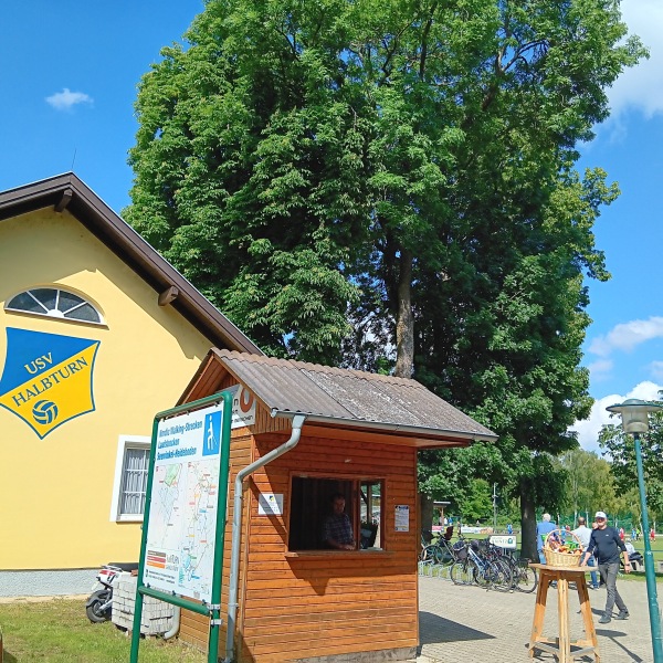 Sportplatz Halbturn - Halbturn